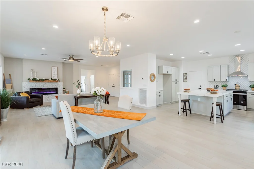 2589 Evansville, Henderson, NV 89052