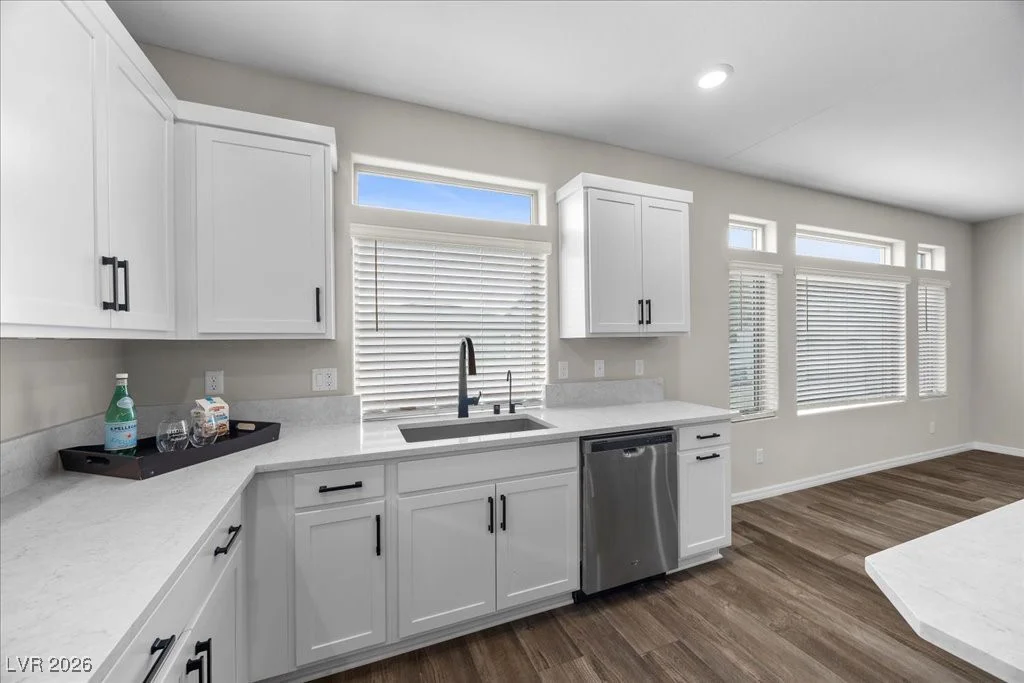 7077 Sunland Hills, Las Vegas, NV 89113