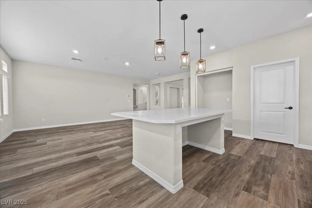 7077 Sunland Hills, Las Vegas, NV 89113