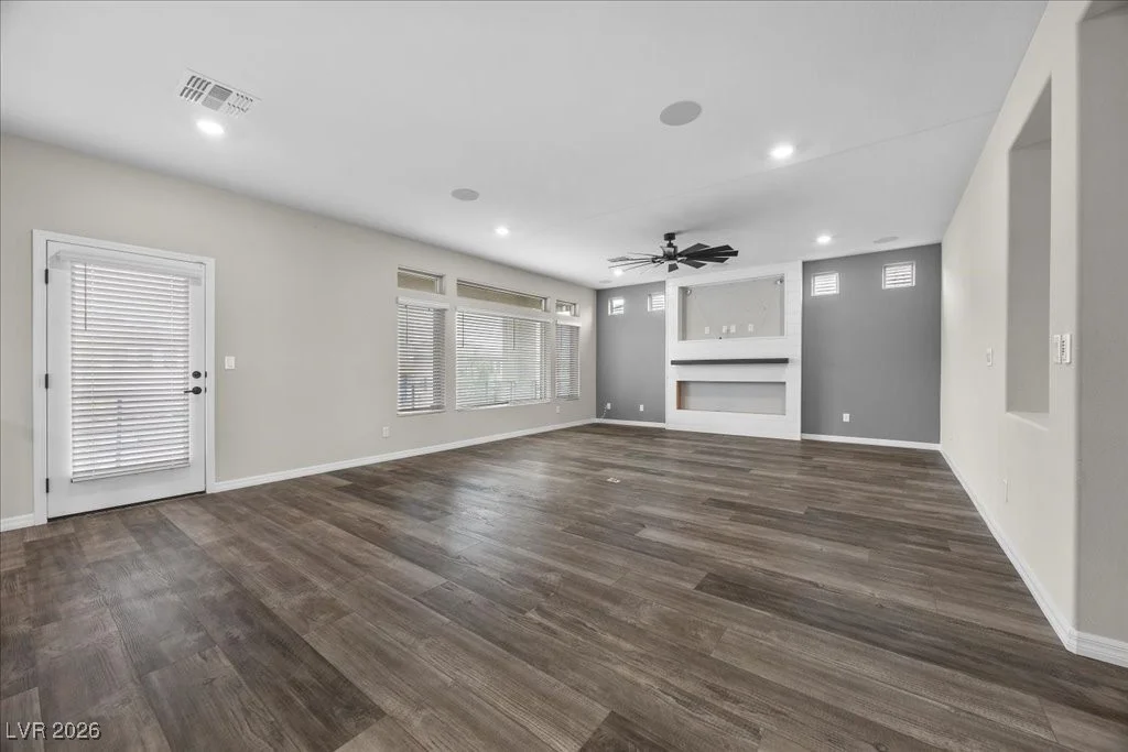 7077 Sunland Hills, Las Vegas, NV 89113
