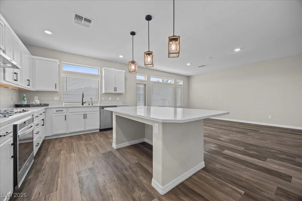 7077 Sunland Hills, Las Vegas, NV 89113
