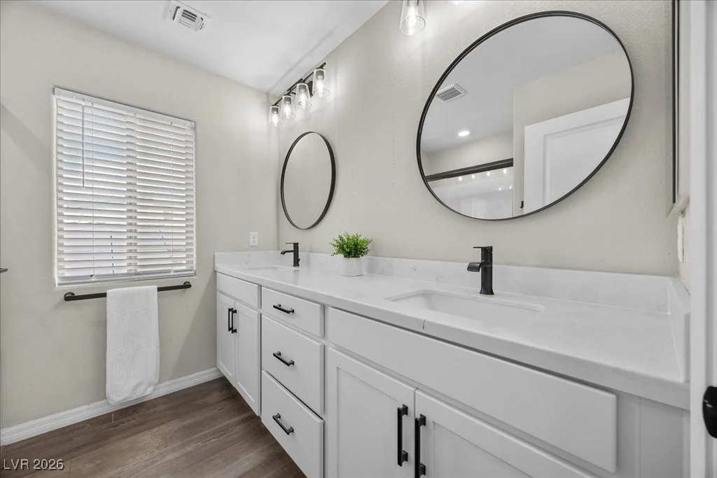 7077 Sunland Hills, Las Vegas, NV 89113