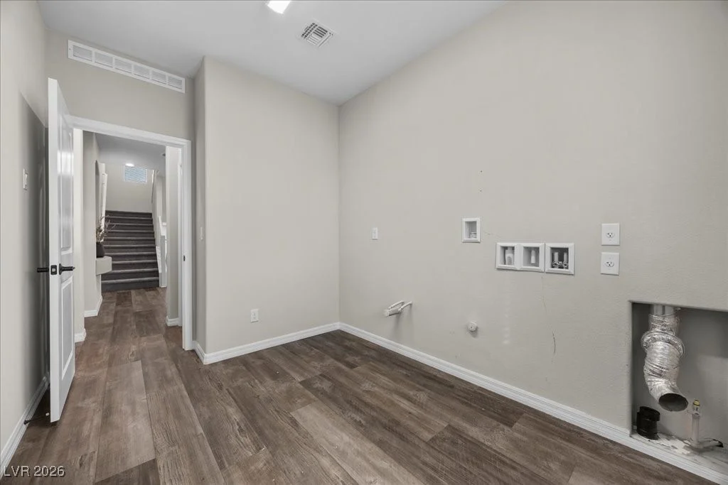 7077 Sunland Hills, Las Vegas, NV 89113