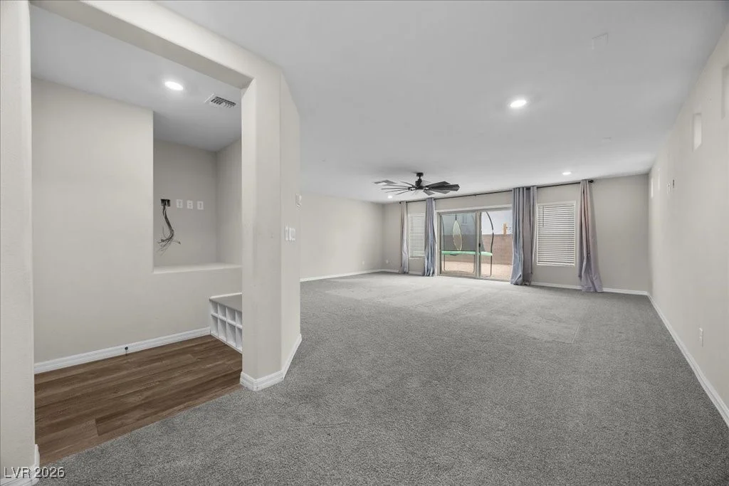 7077 Sunland Hills, Las Vegas, NV 89113