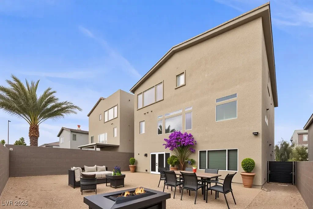 7077 Sunland Hills, Las Vegas, NV 89113
