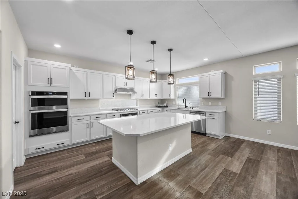 7077 Sunland Hills, Las Vegas, NV 89113