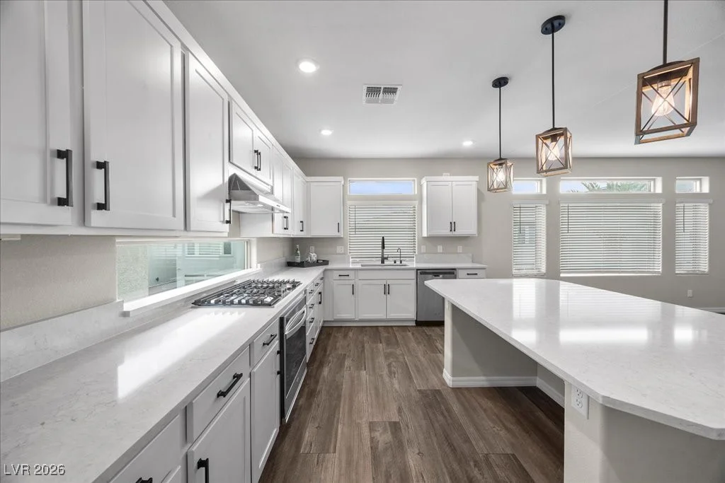 7077 Sunland Hills, Las Vegas, NV 89113