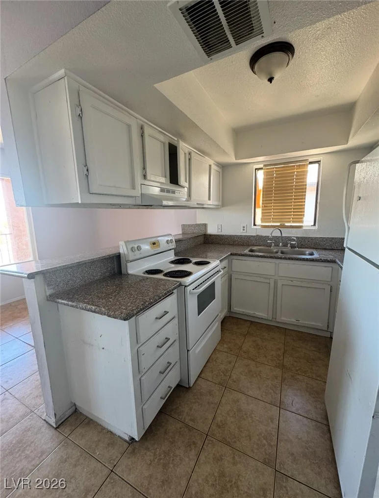 2209 Exeter, Las Vegas, NV 89156