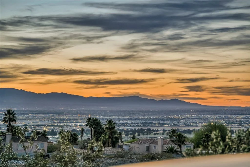 2209 Exeter, Las Vegas, NV 89156