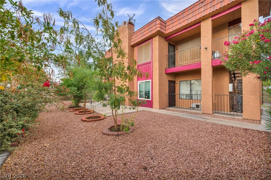 2209 Exeter, Las Vegas, NV 89156