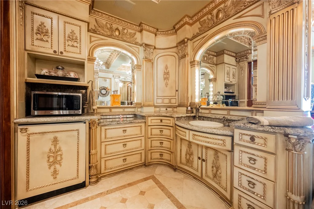 2747 Paradise, Las Vegas, NV 89109
