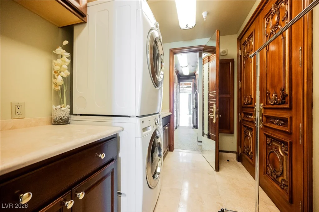 2747 Paradise, Las Vegas, NV 89109