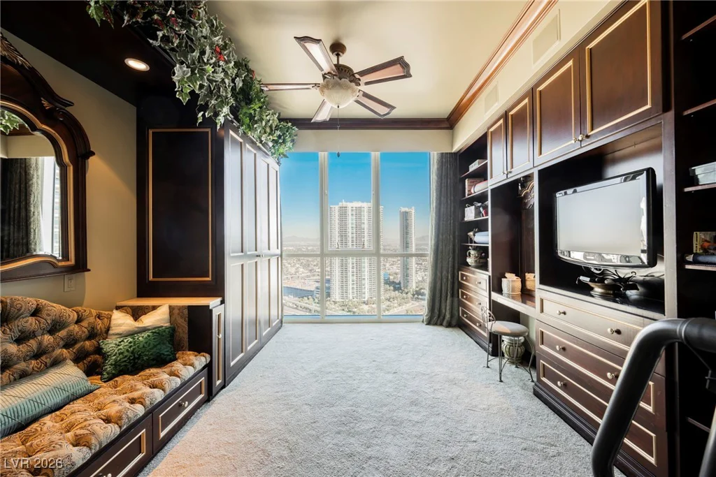 2747 Paradise, Las Vegas, NV 89109