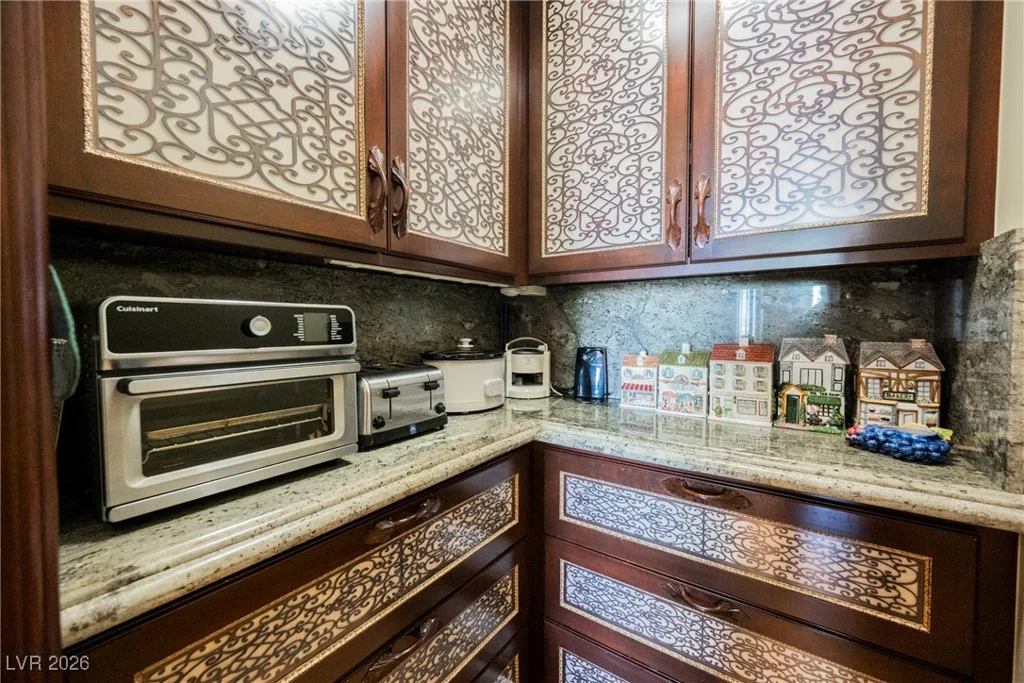 2747 Paradise, Las Vegas, NV 89109