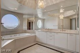 2877 Paradise, Las Vegas, NV 89109