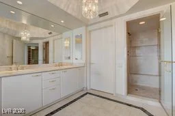 2877 Paradise, Las Vegas, NV 89109