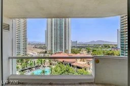 2877 Paradise, Las Vegas, NV 89109