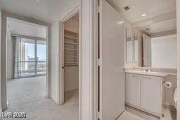 2877 Paradise, Las Vegas, NV 89109