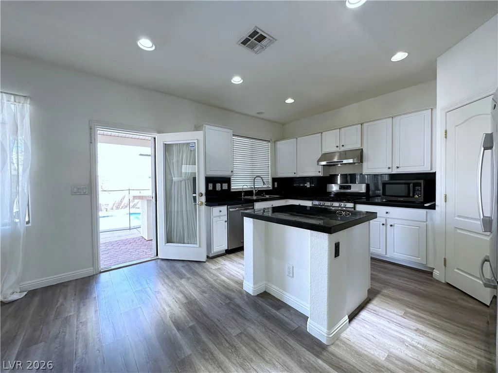 632 Claxton, North Las Vegas, NV 89084