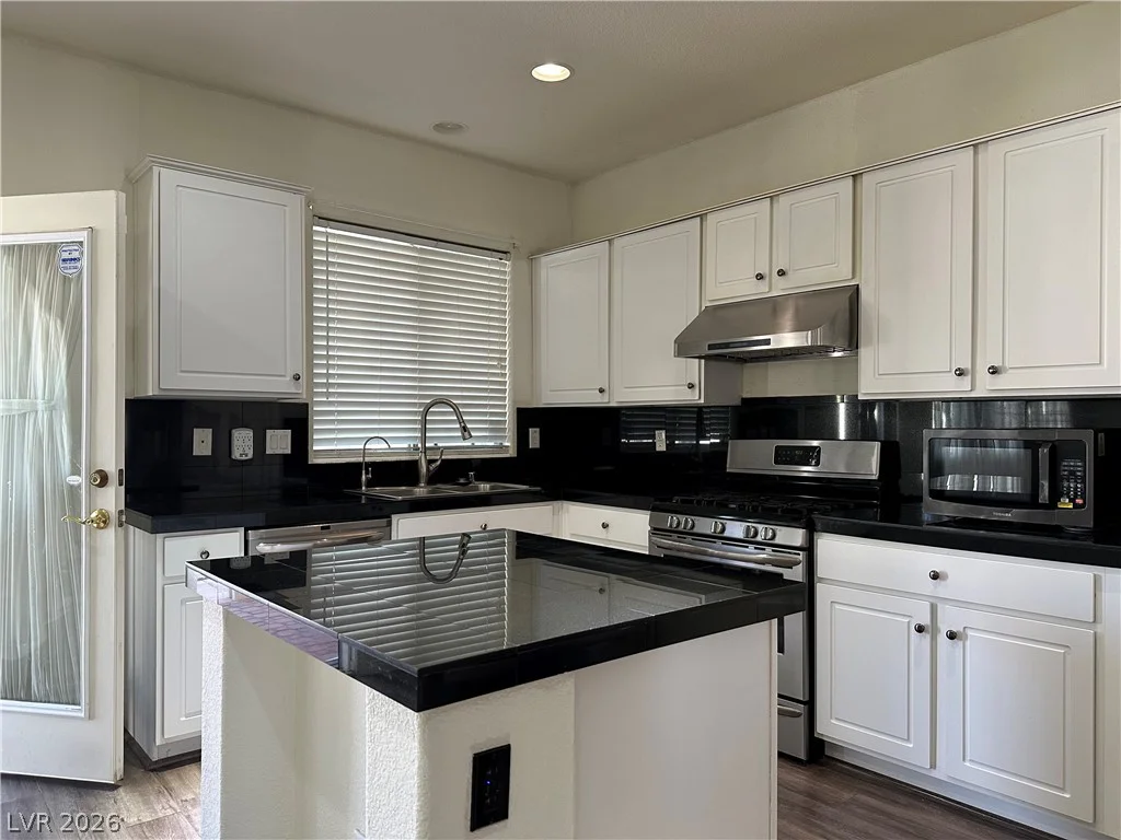 632 Claxton, North Las Vegas, NV 89084