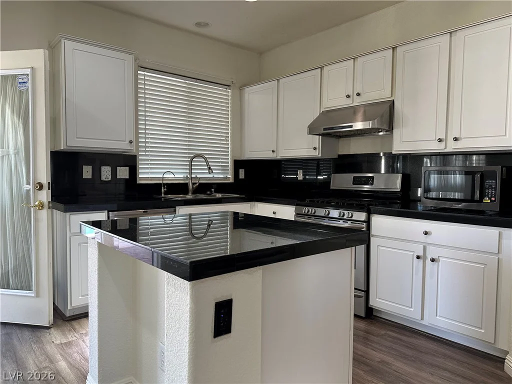 632 Claxton, North Las Vegas, NV 89084