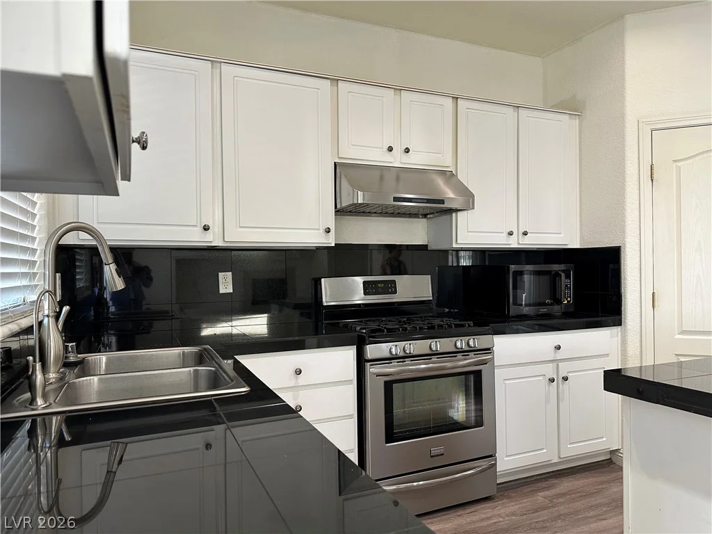 632 Claxton, North Las Vegas, NV 89084
