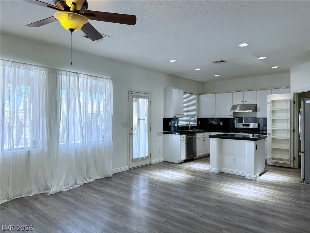 632 Claxton, North Las Vegas, NV 89084