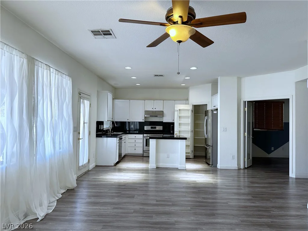 632 Claxton, North Las Vegas, NV 89084