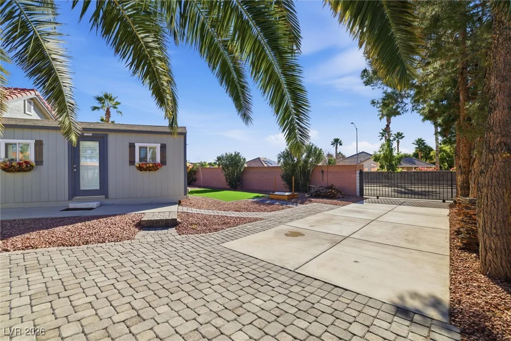 7630 Jones, Las Vegas, NV 89131