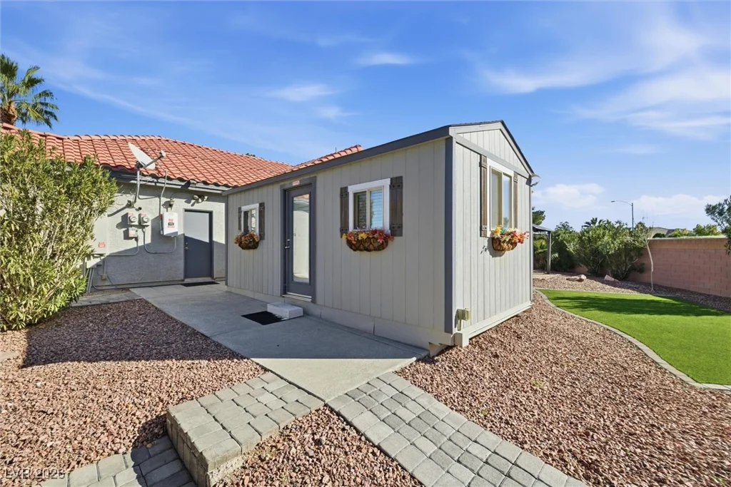 7630 Jones, Las Vegas, NV 89131