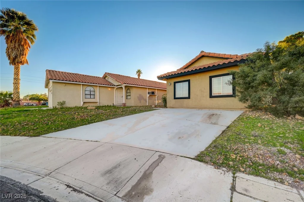 1040 Neil Armstrong, Las Vegas, NV 89145