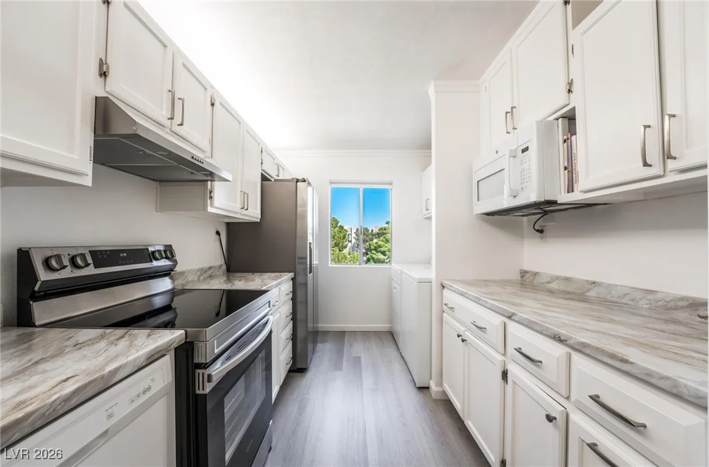 730 Royal Crest, Las Vegas, NV 89169