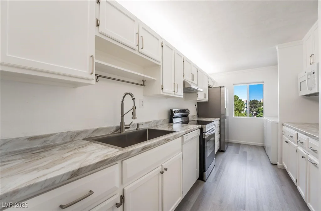 730 Royal Crest, Las Vegas, NV 89169