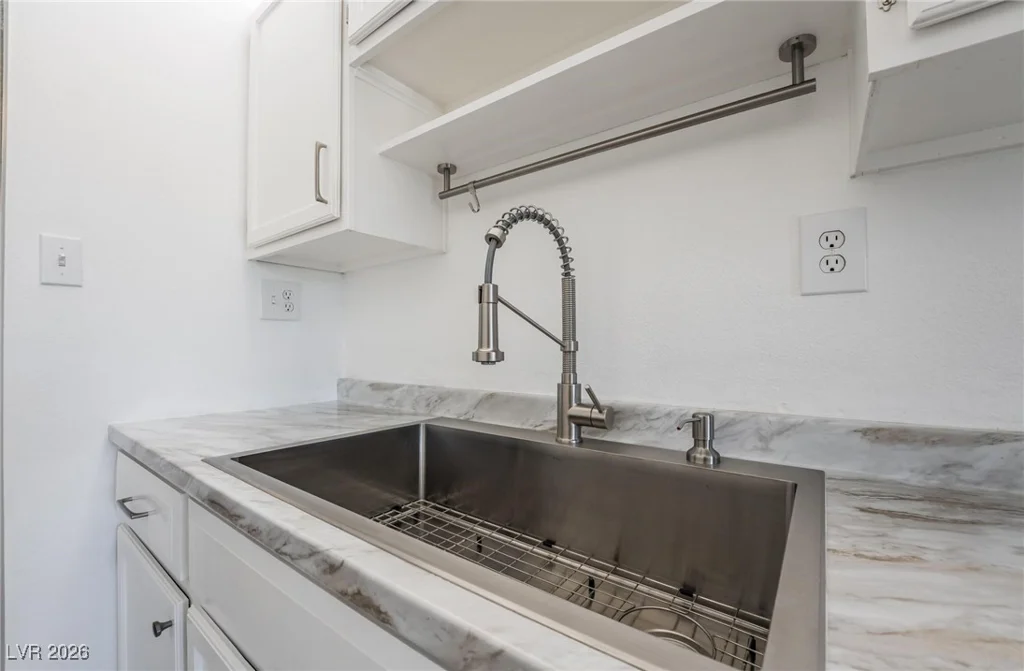 730 Royal Crest, Las Vegas, NV 89169