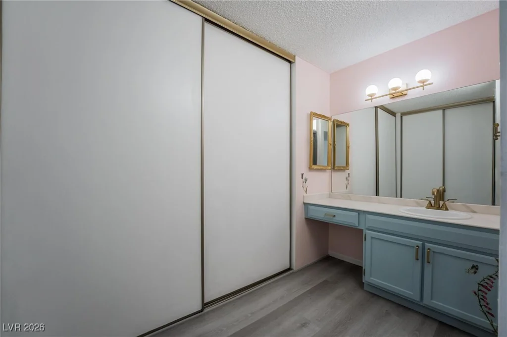 730 Royal Crest, Las Vegas, NV 89169