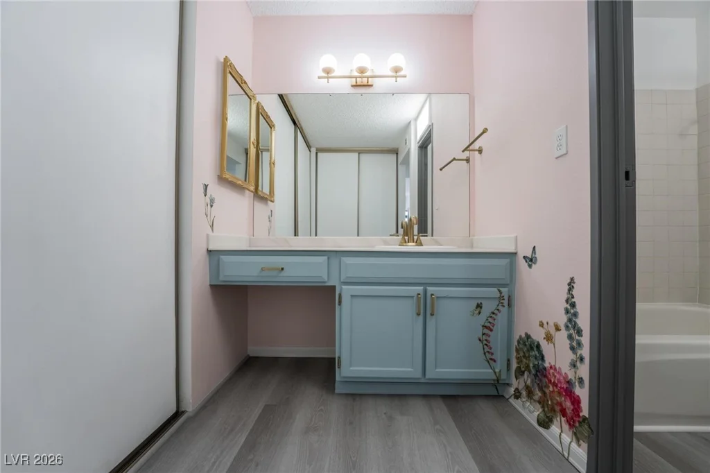 730 Royal Crest, Las Vegas, NV 89169