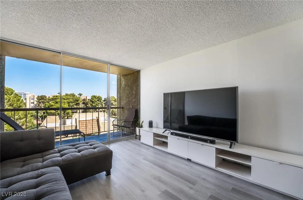 730 Royal Crest, Las Vegas, NV 89169