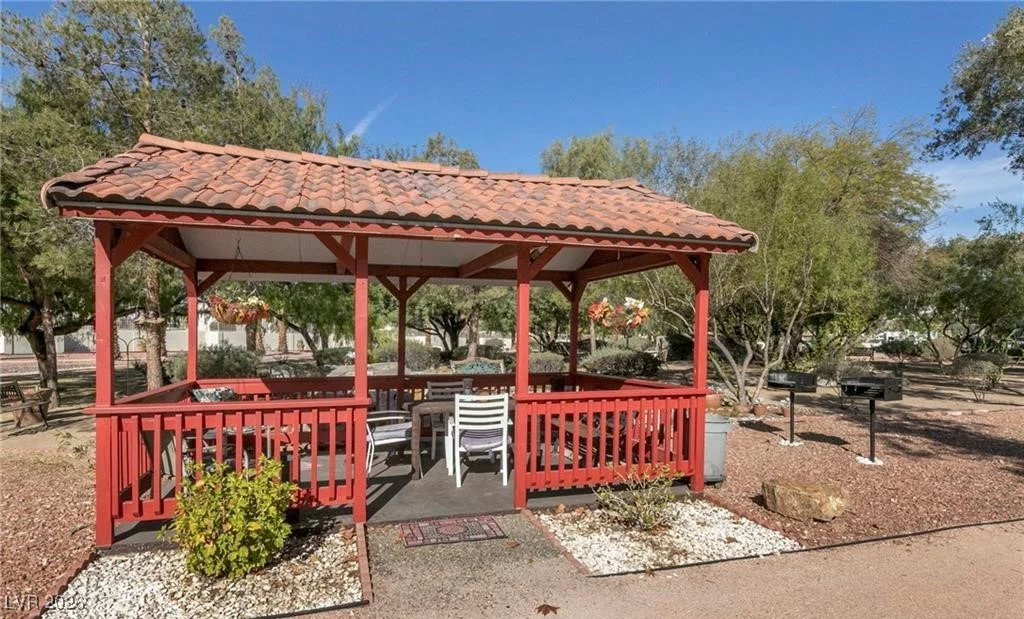 730 Royal Crest, Las Vegas, NV 89169