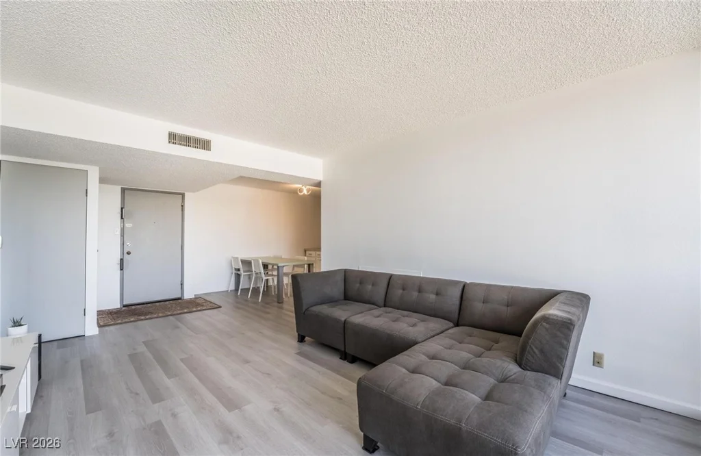 730 Royal Crest, Las Vegas, NV 89169