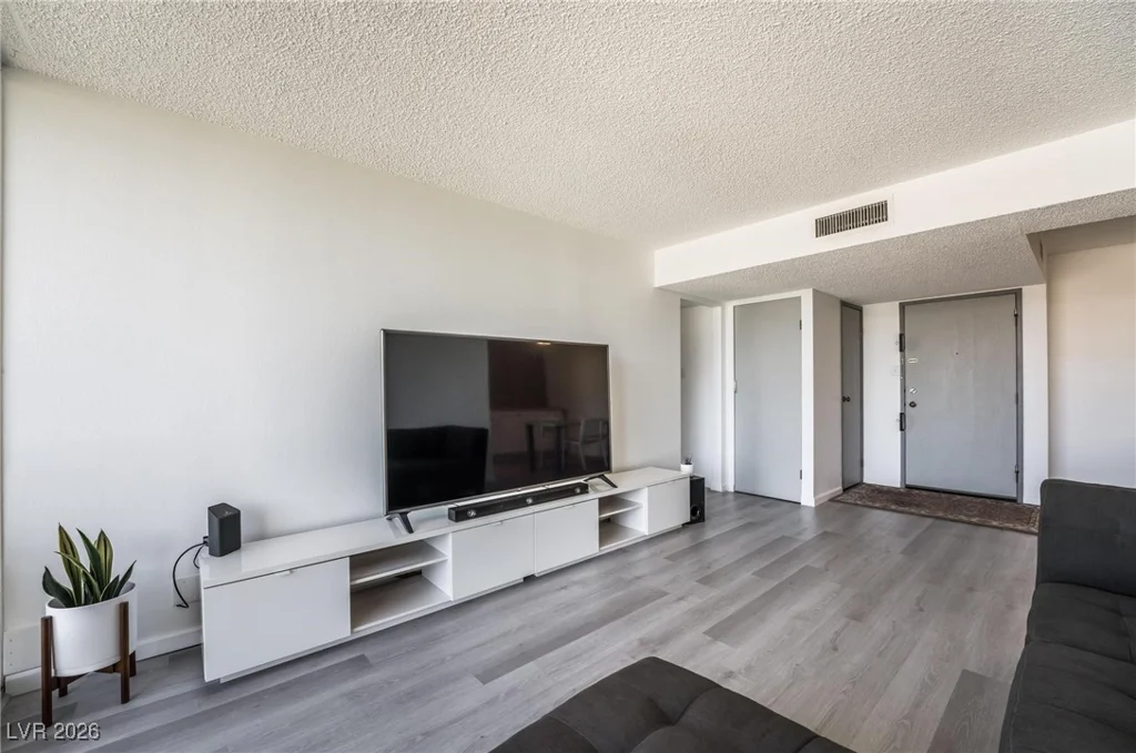 730 Royal Crest, Las Vegas, NV 89169