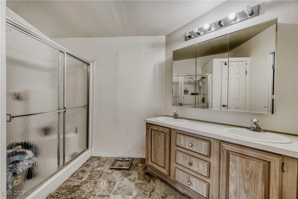 4552 Royal Ridge, Las Vegas, NV 89103