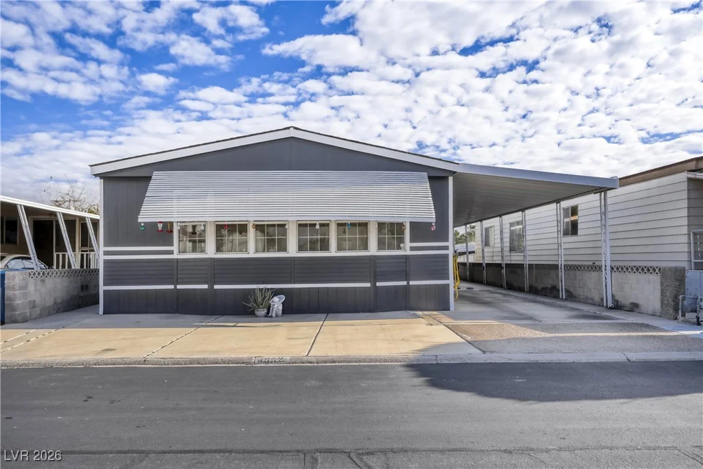 4552 Royal Ridge, Las Vegas, NV 89103
