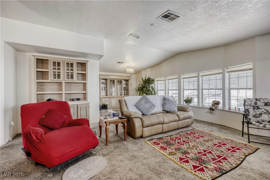4552 Royal Ridge, Las Vegas, NV 89103