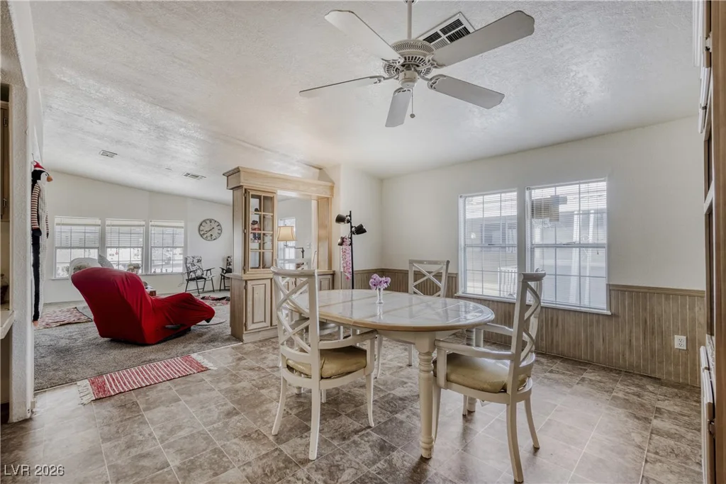 4552 Royal Ridge, Las Vegas, NV 89103