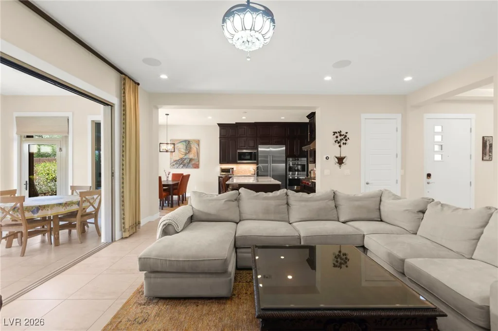 6810 Silver Crescent, Las Vegas, NV 89148