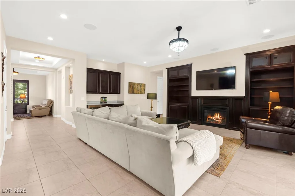 6810 Silver Crescent, Las Vegas, NV 89148