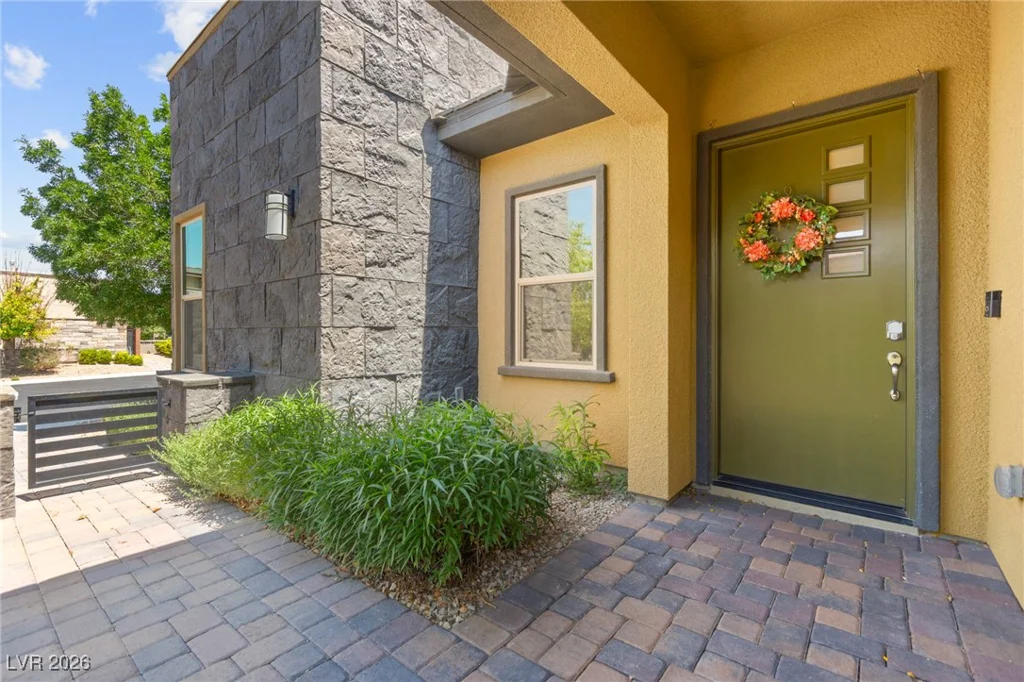 6810 Silver Crescent, Las Vegas, NV 89148