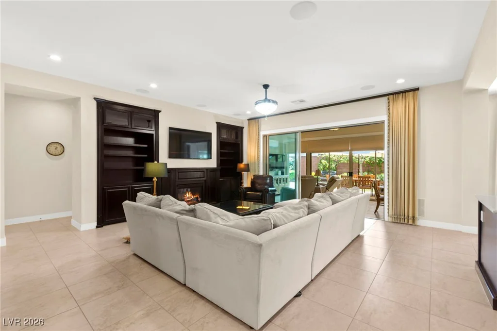 6810 Silver Crescent, Las Vegas, NV 89148
