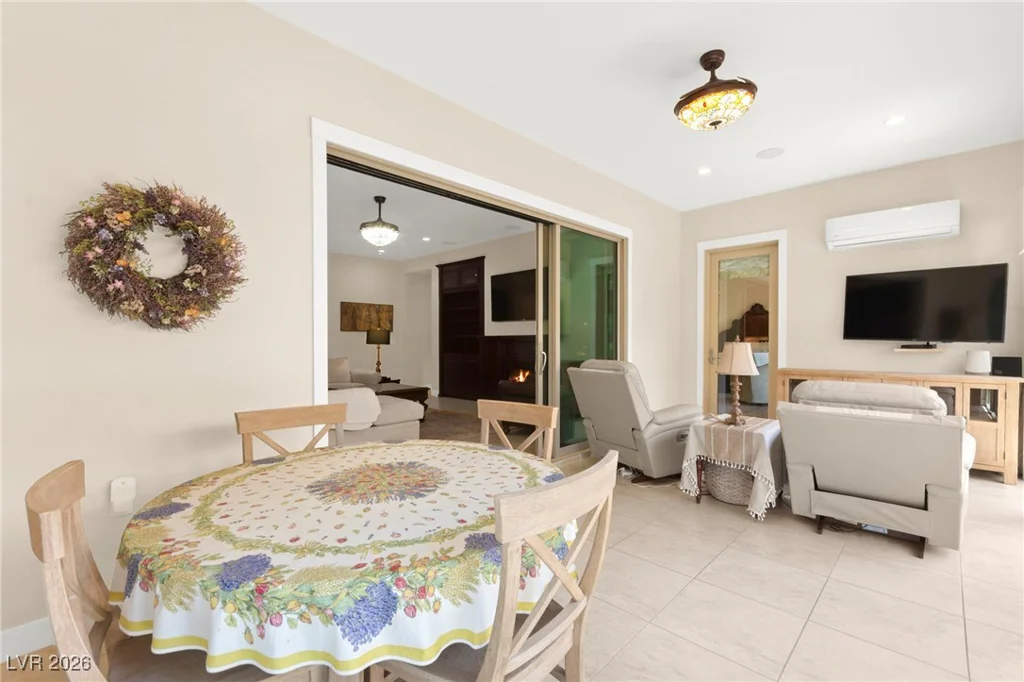 6810 Silver Crescent, Las Vegas, NV 89148