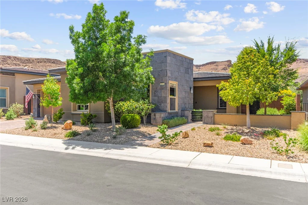 6810 Silver Crescent, Las Vegas, NV 89148